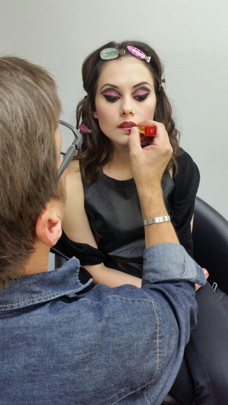 Backstage – Stephan Schmied kreiert dramatischen Look